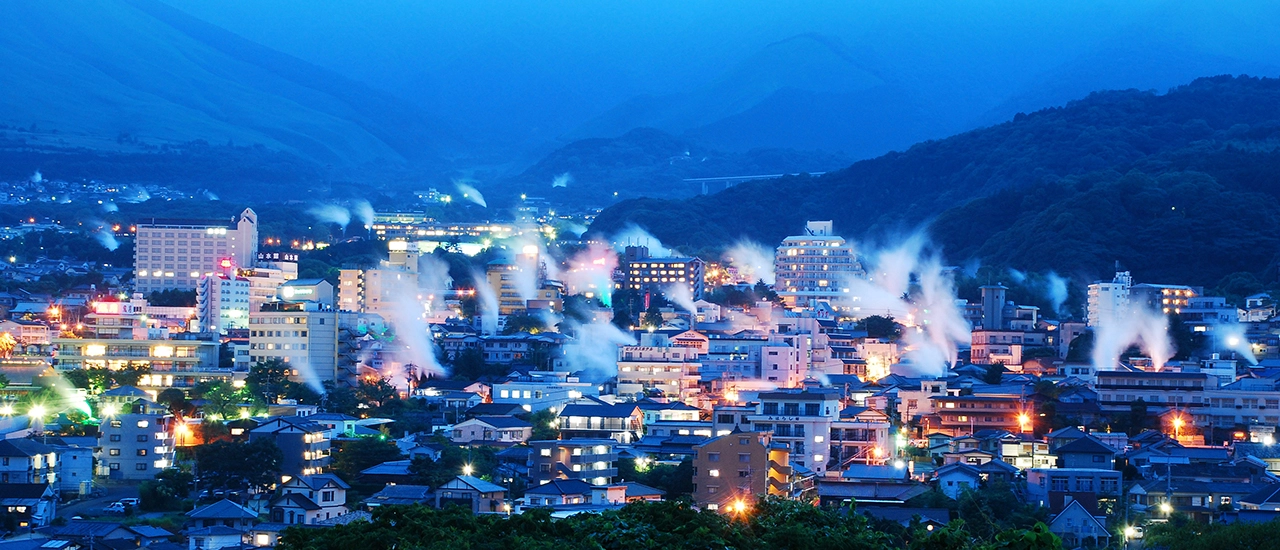 別府の夜景と湯煙